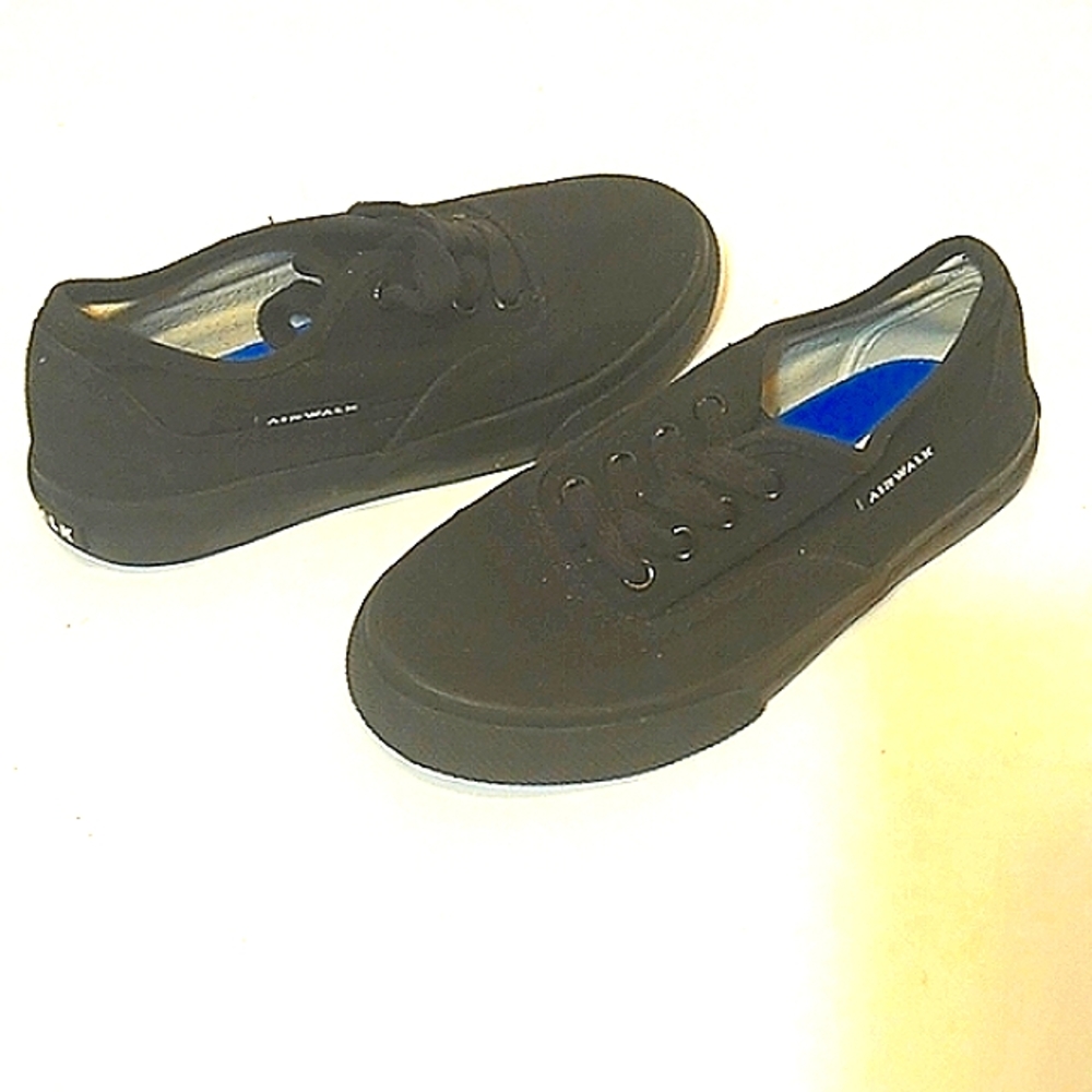 AIR WALK  LITTLE GIRLS GYM SHOES SIZES 13 1/2